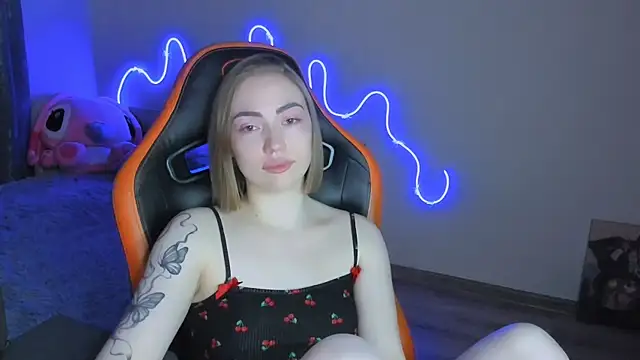 Snapshot of LaraKrein_lk chatting on April 2026 01:00:02 AM LaraKrein lk online show from April 2026 01:00:02 AM