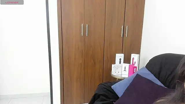 kiraGeiner online show from December 2025 02:19:01 AM