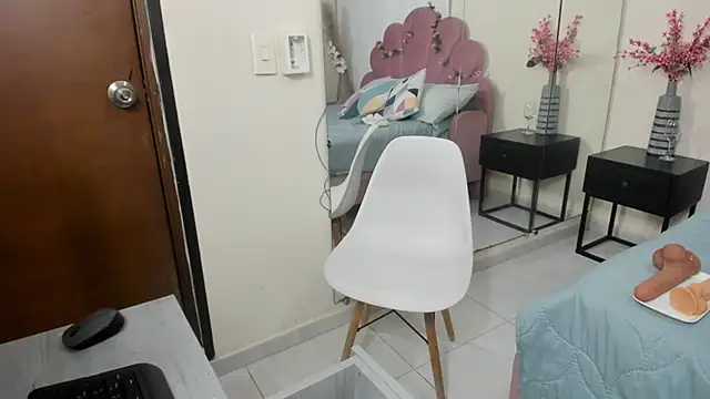 kiraGeiner online show from March 2026 08:36:02 PM