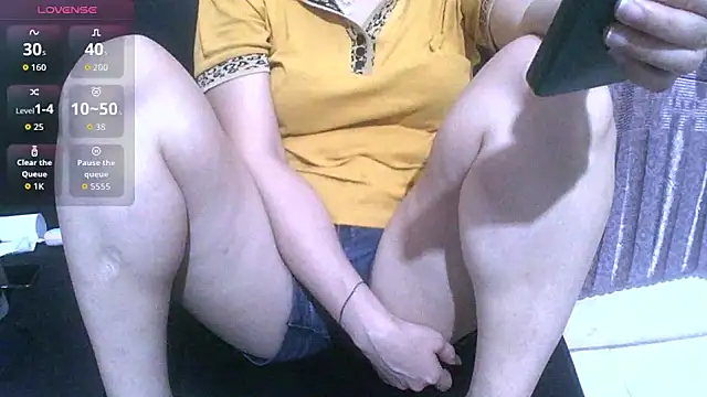 Snapshot of Owe_chan chatting on June 2026 10:56:02 PM Owe chan online show from June 2026 10:56:02 PM