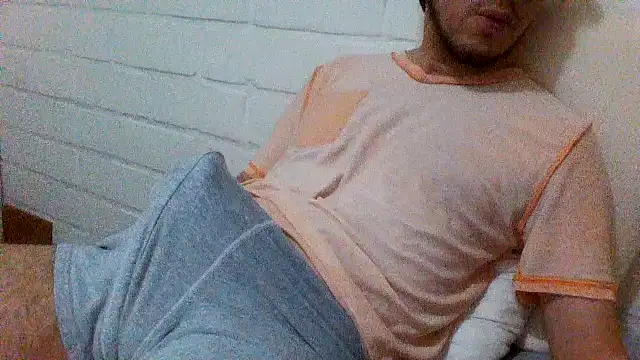 Snapshot of ProfeC4m chatting on October 2025 04:23:02 AM ProfeC4m online show from October 2025 04:23:02 AM