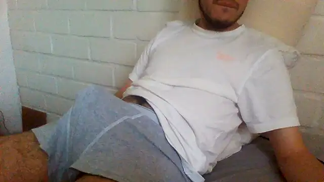 Snapshot of ProfeC4m chatting on October 2025 06:20:01 PM ProfeC4m online show from October 2025 06:20:01 PM