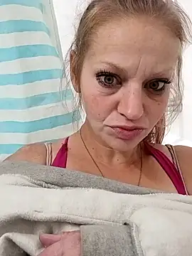 Snapshot of IrishGoddess69247 chatting on January 2026 02:33:01 PM IrishGoddess69247 online show from January 2026 02:33:01 PM