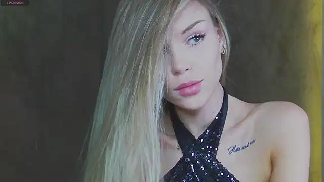 Snapshot of MarilynNova chatting on June 2026 04:04:02 AM MarilynNova online show from June 2026 04:04:02 AM
