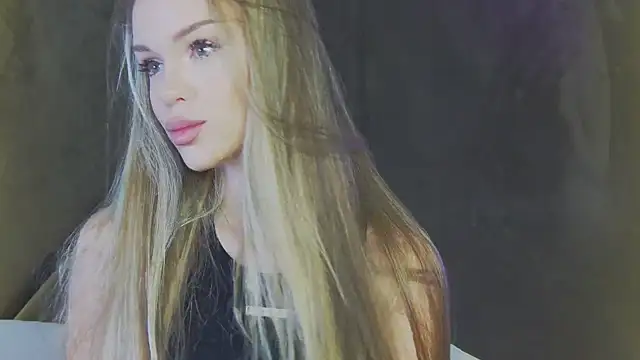 Snapshot of MarilynNova chatting on June 2026 04:28:01 AM MarilynNova online show from June 2026 04:28:01 AM