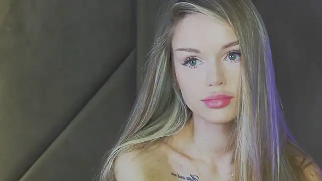 Snapshot of MarilynNova chatting on July 2026 04:52:02 AM MarilynNova online show from July 2026 04:52:02 AM