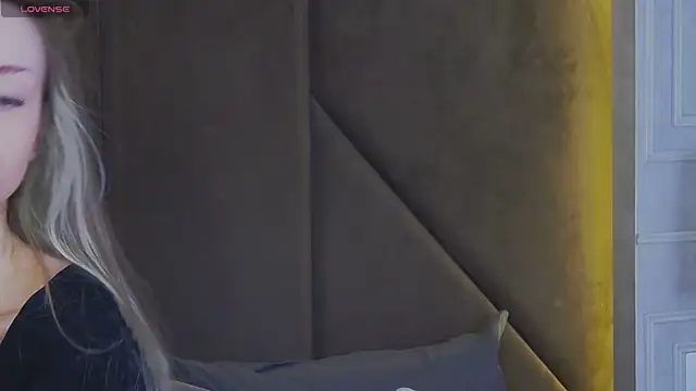 Snapshot of MarilynNova chatting on July 2026 05:31:02 AM MarilynNova online show from July 2026 05:31:02 AM