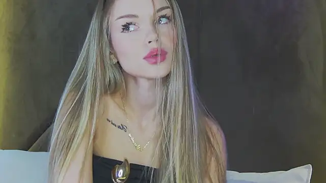 Snapshot of MarilynNova chatting on July 2026 06:38:02 AM MarilynNova online show from July 2026 06:38:02 AM
