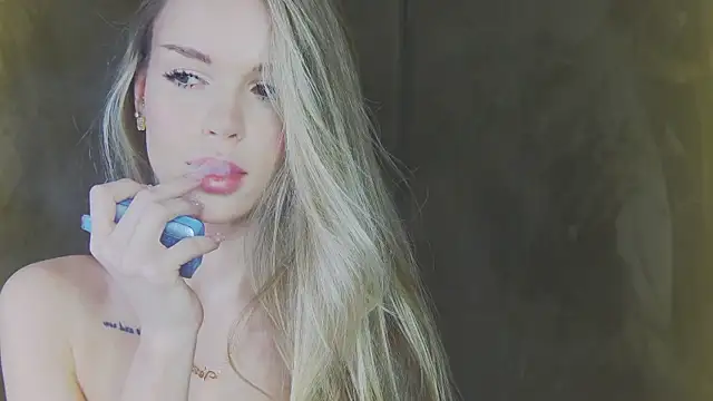 Snapshot of MarilynNova chatting on July 2026 04:15:02 AM MarilynNova online show from July 2026 04:15:02 AM