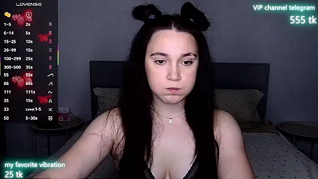 Snapshot of Eliz_v_tta chatting on September 2025 08:31:01 PM Eliz v tta online show from September 2025 08:31:01 PM
