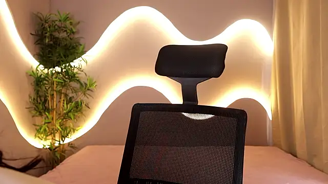 Emma and Issac online show from March 2026 08:47:01 PM