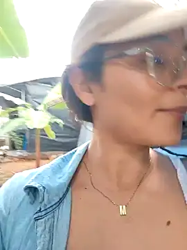 Lily-o online show from October 2025 08:29:02 PM