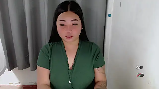 Yhana Slut online show from September 2025 08:41:02 PM