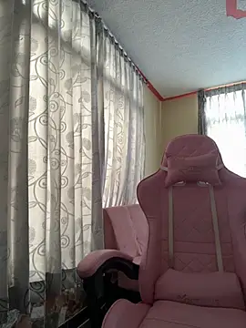 Snapshot of laure_torres chatting on September 2025 03:57:01 PM laure torres online show from September 2025 03:57:01 PM