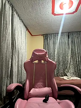 Snapshot of laure_torres chatting on October 2025 08:02:02 AM laure torres online show from October 2025 08:02:02 AM