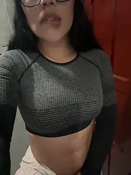 Snapshot of laure_torres chatting on October 2025 12:07:02 AM laure torres online show from October 2025 12:07:02 AM