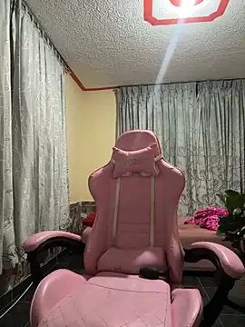 Snapshot of laure_torres chatting on October 2025 08:38:01 AM laure torres online show from October 2025 08:38:01 AM