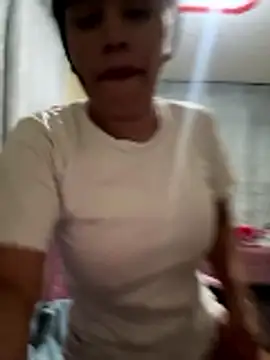 Snapshot of laure_torres chatting on January 2026 06:06:02 AM laure torres online show from January 2026 06:06:02 AM