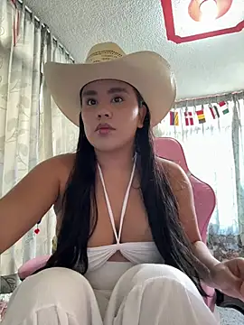 Snapshot of laure_torres chatting on July 2026 04:24:01 PM laure torres online show from July 2026 04:24:01 PM