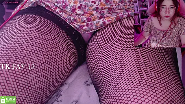 Snapshot of Pink_girl0n chatting on November 2025 06:16:02 AM Pink girl0n online show from November 2025 06:16:02 AM