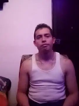 Snapshot of PitudoWuero chatting on September 2025 12:27:01 PM PitudoWuero online show from September 2025 12:27:01 PM