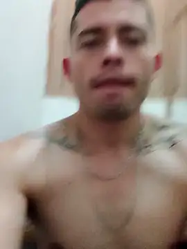 Snapshot of PitudoWuero chatting on September 2025 06:26:02 AM PitudoWuero online show from September 2025 06:26:02 AM