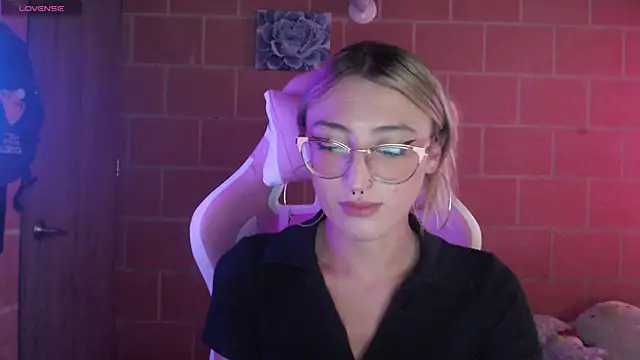 Andrea camilaaa online show from April 2026 07:41:01 PM