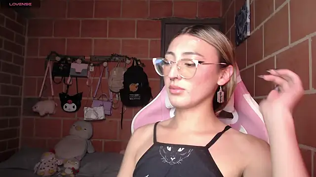 Andrea camilaaa online show from May 2026 04:14:02 PM