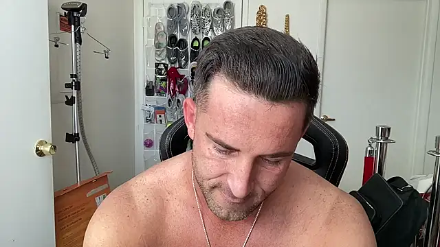 brettmycles28 online show from June 2026 04:46:02 PM