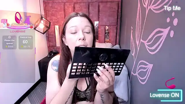 Snapshot of Isa_Thompson__ chatting on September 2025 11:47:02 AM Isa Thompson online show from September 2025 11:47:02 AM