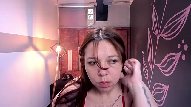 Snapshot of Isa_Thompson__ chatting on October 2025 11:52:02 AM Isa Thompson online show from October 2025 11:52:02 AM