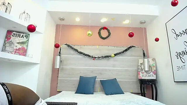 Snapshot of AlexandraCambell chatting on January 2026 12:30:01 PM AlexandraCambell online show from January 2026 12:30:01 PM