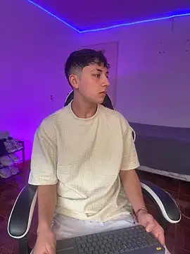 Snapshot of Casper___kyy chatting on November 2025 06:59:02 PM Casper kyy online show from November 2025 06:59:02 PM