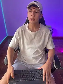 Snapshot of Casper___kyy chatting on December 2025 05:51:02 PM Casper kyy online show from December 2025 05:51:02 PM