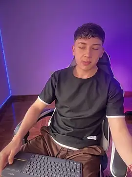 Snapshot of Casper___kyy chatting on December 2025 03:09:02 PM Casper kyy online show from December 2025 03:09:02 PM