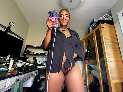 aliasyourfav online show from October 2025 09:04:02 PM