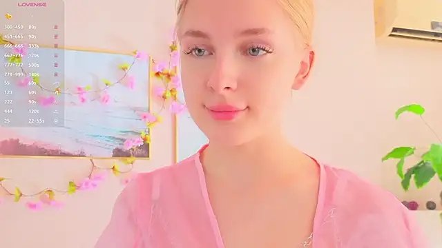 Snapshot of CindyGreen chatting on September 2025 06:24:02 AM CindyGreen online show from September 2025 06:24:02 AM