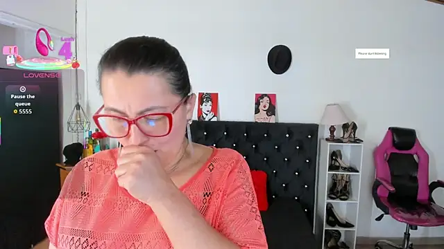 D Martii online show from December 2025 12:25:02 PM