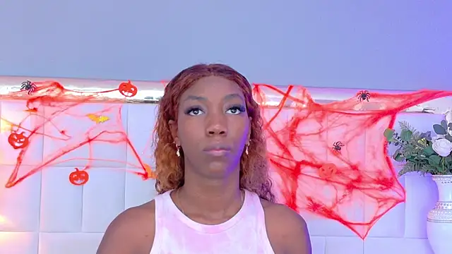 MadeleineHocker online show from October 2025 01:11:01 PM