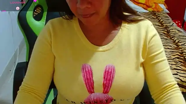 Snapshot of hiilarybrown chatting on November 2025 03:29:01 AM hiilarybrown online show from November 2025 03:29:01 AM