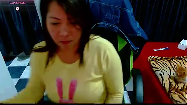 Snapshot of hiilarybrown chatting on July 2026 02:06:02 AM hiilarybrown online show from July 2026 02:06:02 AM