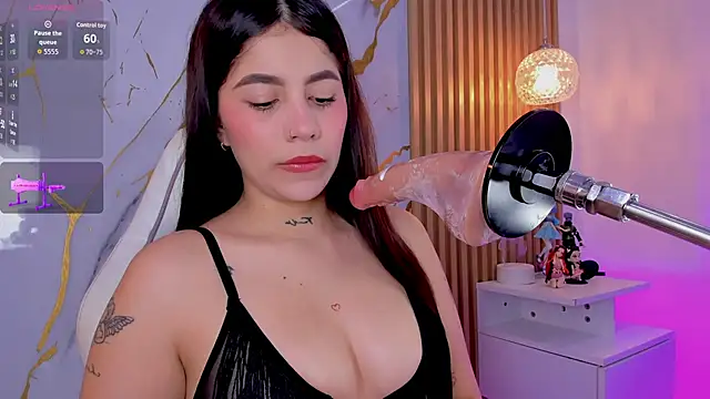 alissaowens  online show from April 2026 12:17:02 PM