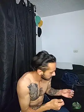 Snapshot of Andrusex100 chatting on April 2026 01:21:01 AM Andrusex100 online show from April 2026 01:21:01 AM