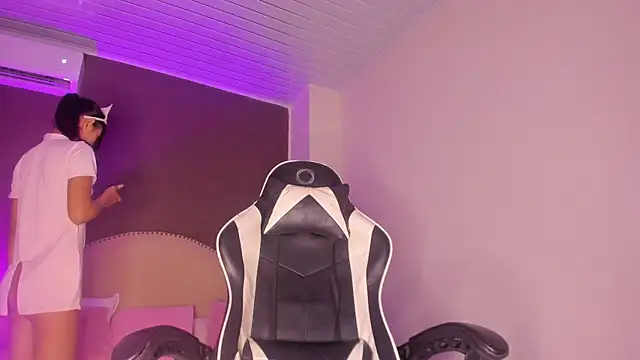  Kendall 19 online show from April 2026 07:48:01 PM