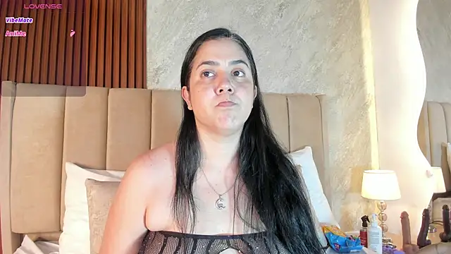 Snapshot of _Cris_Spicy_ chatting on July 2026 06:57:02 PM Cris Spicy online show from July 2026 06:57:02 PM