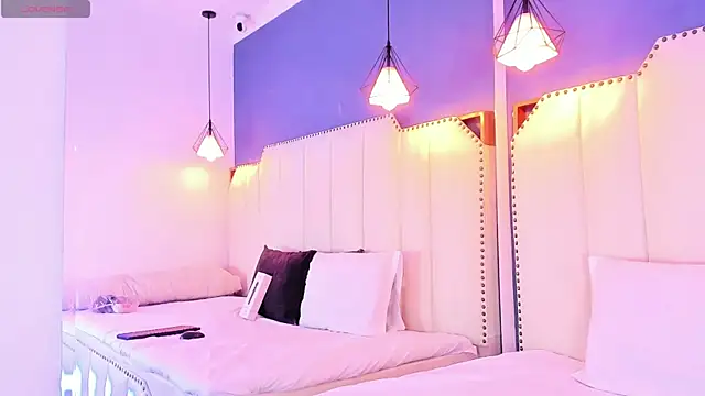 ReinaMiah online show from November 2025 04:18:02 AM