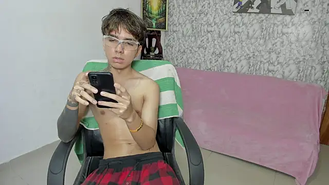 Snapshot of maxxis_eli chatting on October 2025 04:10:02 AM maxxis eli online show from October 2025 04:10:02 AM