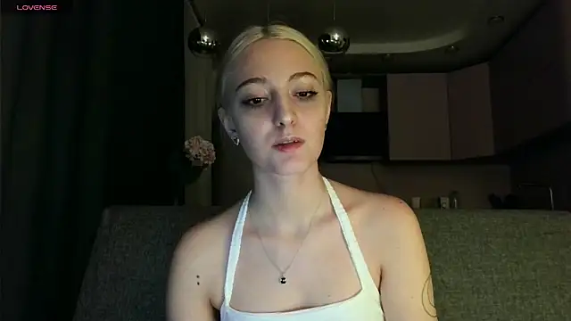 white liillyy online show from September 2025 10:02:01 PM