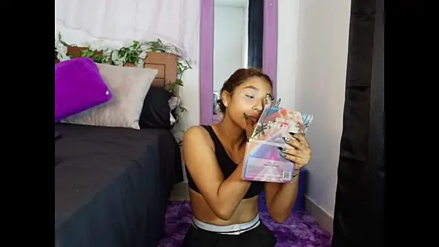 Snapshot of Natzury chatting on November 2025 01:45:01 PM Natzury online show from November 2025 01:45:01 PM