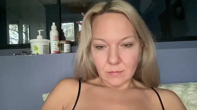 Leonora75 online show from October 2025 11:00:01 AM